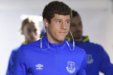 Everton Angkat Tangan,...