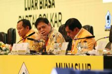 Jokowi Diprediksi Pertahankan...