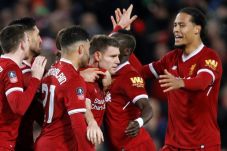 Van Dijk Pahlawan, Liverpool...