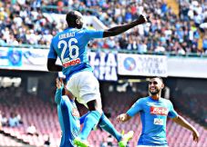 Tandukan Koulibaly Bantu...