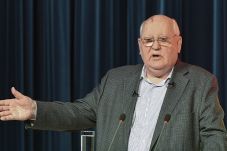 Gorbachev Desak Putin...