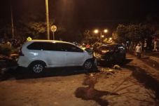 Tabrakan Avanza versus...