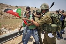 Warga Israel Penyerang...