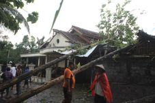Puting Beliung Terjang...