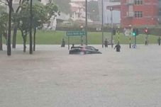 Hujan Deras, Singapura...