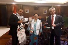 Menlu: Indonesia Akan...