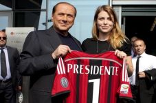 Milan Bikin Berlusconi...