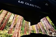 Ratusan TV OLED Berkekuatan...