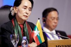 Suu Kyi Dinobatkan sebagai...