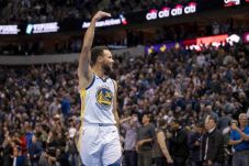 Warriors Kalahkan Nuggets,...