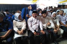Daftar ke KPU, Artis...