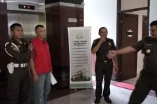 Diduga Jual Aset Negara,...