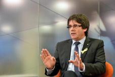 Carles Puigdemont Kembali...