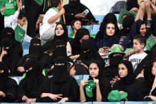 Sejarah, Wanita Arab...