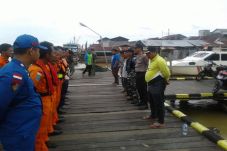 Kapal Hancur Dihantam...