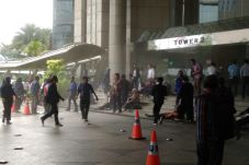 Balkon Gedung BEI Ambruk,...