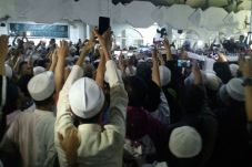 Ribuan Umat Muslim Padati...
