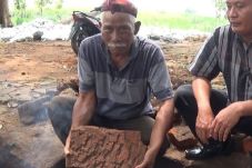 Warga Jombang Temukan...