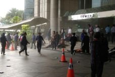 Balkon Gedung BEI Ambruk,...
