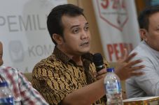 Sikap DPR dan Pemerintah...