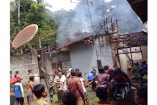 Ditinggal Kerja, Rumah...