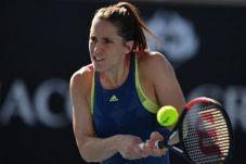 Bekuk Kvitova, Petkovic...