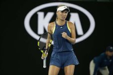 Wozniacki Melenggang...