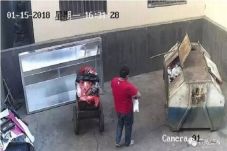 Ayah di China Lempar...