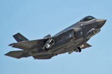 AS Setuju Jual 34 Jet...