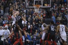 San Antonio Spurs Telan...