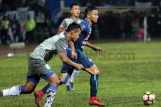 Dramatis, Persela Paksa...