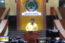 Airlangga Targetkan...