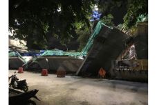 Lima Pekerja Robohnya...