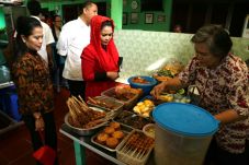 Lidah Puti Soekarno...
