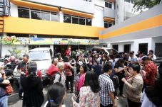 Diguncang Gempa, Karyawan...