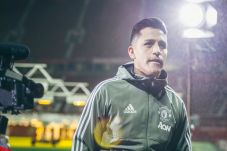 Alexis Sanchez Lengkapi...