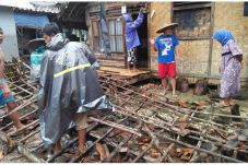 Warga Lebak Berhamburan...