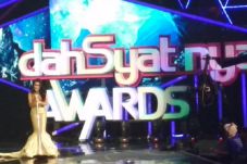 Ayu Ting Ting Penyanyi...