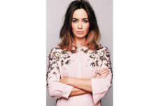 Emily Blunt Menentang...