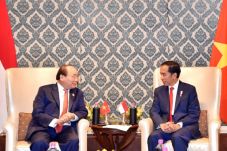Bertemu PM Vietnam,...