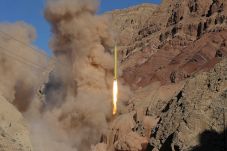 Iran Tembakkan 23 Rudal...
