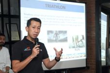 Ultah Keenam, Triathlon...
