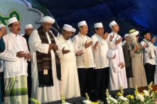 Di Hadapan Habaib dan...
