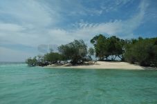Menikmati Indahnya Pantai...