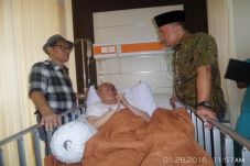 Jenguk KH Emon, Kapolda...