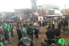 Driver Ojek Online dan...