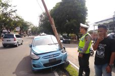 Taksi Pelat Hitam Ini...