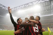 AC Milan Paksa Lazio...