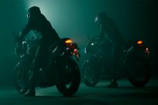 Triumph Kembali Lempar...
