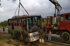 Bus Sekolah Terguling,...